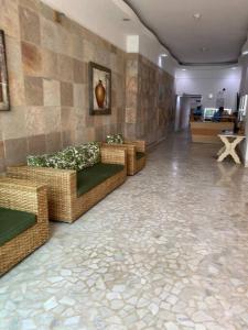 Ap em Guarujá - 2 quartos com dependência