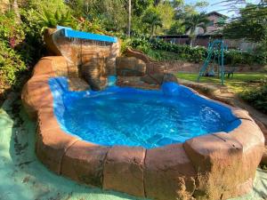 Finca con piscina balcón cerca al rio san rafael