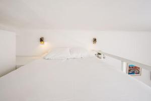 - - Superbe Studio avec Balcon - Nice Centre - -