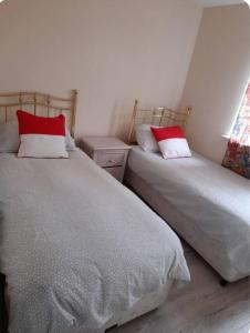 Riverside 2-bedrooom home Near Woolwich with Elizabeth Lime