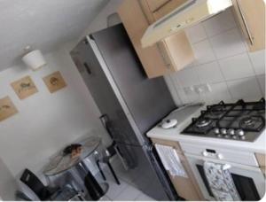 Riverside 2-bedrooom home Near Woolwich with Elizabeth Lime