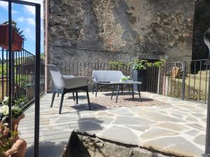 Casa dell Vista Gorgeous Remodeled Stone Country House in Rural Northern Tuscany