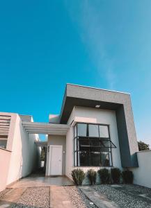 Casa com piscina a 200m da Praia - Império Correia - Itapoá