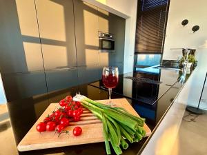 Enkhuizer Strand Chalet WolkeSieben Dritte Reihe mit Zaun Hausnr 202