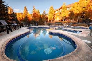 Ski in Ski out Resort Breckenridge 1BR 2Beds Parking, Resort Shuttle & Amenities