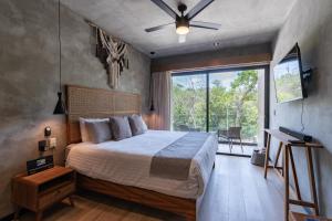 Luxury Studio with Balcony and Rooftop Pool in Best Location