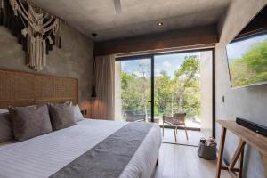 Luxury Studio with Rooftop Pool, Gym, Padel Court, Art Installations & Shopping