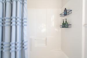 Fam-Biz Friendly 3BD with Fire pit & BBQ - Downtown