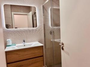 Central Lagos apt with Marina views near beaches