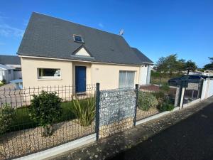 Maisons de vacances Holiday Home in Normandy near Sandy Beach : photos des chambres