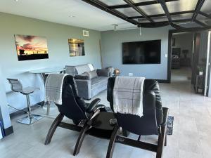 Contemporary Ocean Sunset Views with Firepit Pt Loma close to PLNU