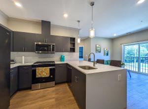 223 Brand New 2 Bdrm 2 BATH 1 Liv 1 Kith