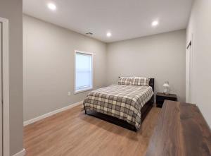 213 Brand New 3 Bedroom 2 Bath 1 Full Kit 1 Liv