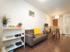 Authentic Japanese House 10 Mins to USJ , 8 Mins to Aquarium , Direct to Namba & Umeda , Guest House Anytime