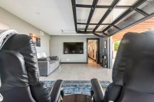 Contemporary Ocean Sunset Views with Firepit Pt Loma close to PLNU