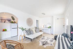 1 Costa Smerelda, 16 Soldiers Point Rd - filtered water views