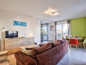 Appartement spacieux 70m², piscine, parking, près plage et commerces - FR-1-788-38