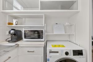 Stylish 1BR near MCG and Rod Laver Arena w Parking