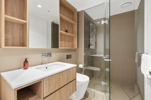Brand New Apt in West Side Place Best Location