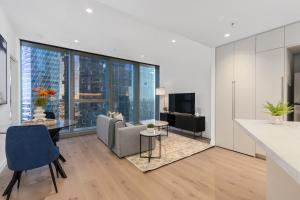 Brand New Apt in West Side Place Best Location