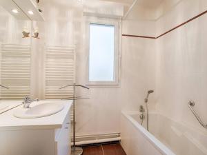 Appartements Appartement spacieux 70m², piscine, parking, pres plage et commerces - FR-1-788-38 : photos des chambres