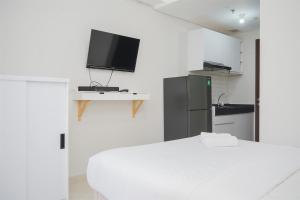 Nice and Modern Studio at Transpark Bintaro Apartment By Travelio