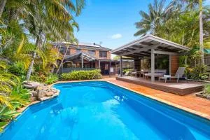 Illalangi - views, pool, walk to beach - North Haven