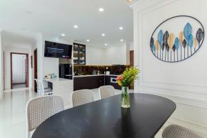 Spacious 4BR apat at Saigon Centre with pool, supermarket, view