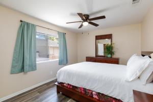 Modern 4BR Home, Central Las Vegas Location