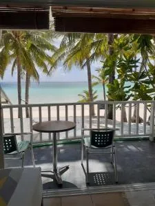 Bluewaves Beach House - Malabonot