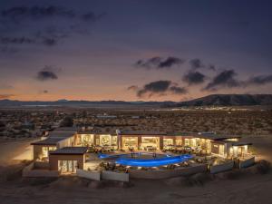 Peak by Fieldtrip 8 BR Modern Oasis 2 Pools - Rezorty, Joshua Tree