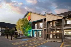 Super 8 by Wyndham Fort McMurray - Waterways