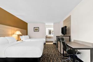 Queen Room with Two Queen Beds - Non-Smoking room in Quality Inn Russellville