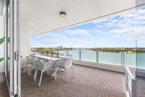 Breathtaking Waterfront Apartment in Mandurah - Dawesville
