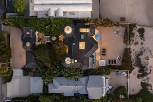 Malibu Dunes by Fieldtrip Expansive Hamptons-Style Estate w Private Beach Backyard