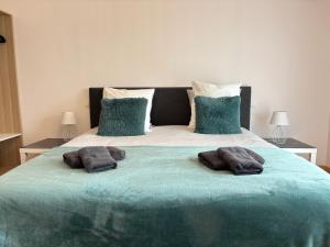 Maisons de vacances La cle des champs Maison plain pied spacieuse lumineuse bien equipee, 3 chambres spacieuse, belle terrasse amenagee, garage, grand jardin clos, parking, pres de Bayeux et Omaha Beach : photos des chambres