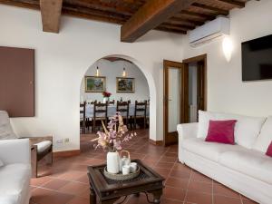 TENUTA FRANCIGENA 8, Emma Villas