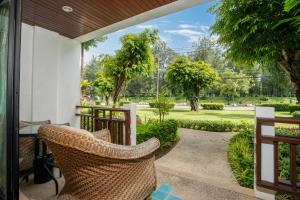 Beachside Apt Short Walk to Nai Harn Beach 2-3 BR