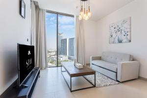 STAY BY LATINEM Luxury 1BR Holiday Home CV B1311 near Burj Khalifa