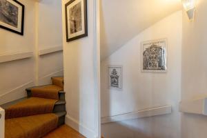 Tollbooth Townhouse Close to Tidal Pool