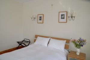 Double Room - Free Parking up to 15 days room in Guesthouse Les Tilleuls