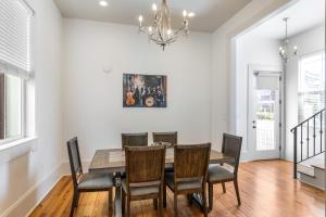 Spacious 3BR Garden District Home w Pool & Balcony