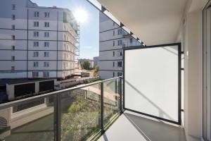 Comfort City Modern Studio by BookingHost