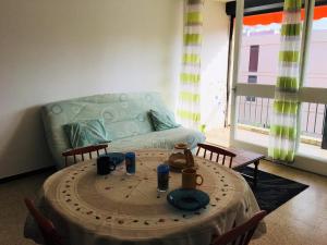 Grand studio avec terrasse proche du port de Saint Cyprien -3RM168