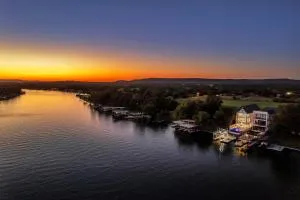 Ellen Lake Luxe with Concierge Services - Buchanan Dam