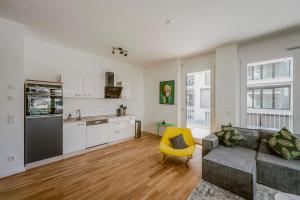 EXQUIS Luxus 2BR Apartment ETRO I Balcony I Family-friendly I Mercedes I Home Office
