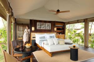 Suite nhìn ra Đầm (Suite with Lagoon View)