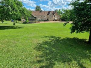 Demeure authentique du 15e siecle au calme