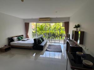 Chic condominium Karon A215