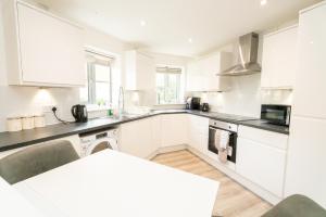 Pristine Purfleet Newly Renovated 2Bed, 2Bath